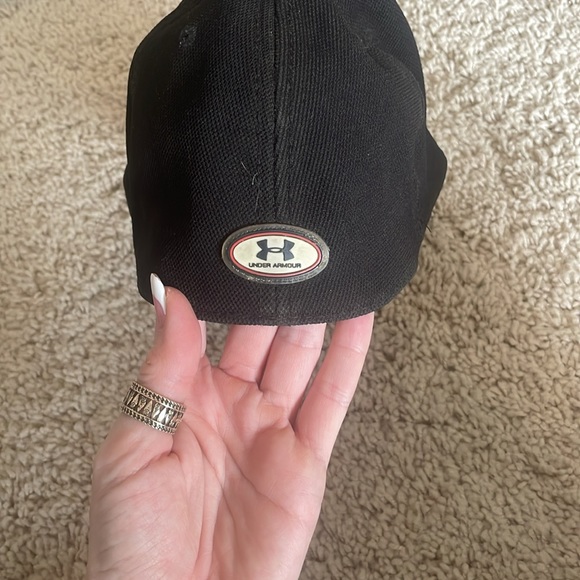 3/$15 Under armour fitted hat large baseball cap - Picture 2 of 2
